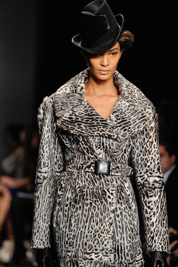 PatternVault's tweet photo. As worn on the runway by Joan Smalls: Donna Karan coat pattern V1365 https://t.co/TCzCU1LFyo #VoguePatterns #FW2012 https://t.co/0K8OWf9n6V
