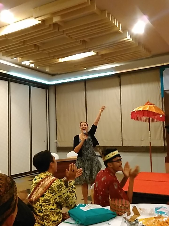 IndoYouthCamp's tweet photo. @SobatASK Ibu Monic sedang memberikan sambutan penutupan #TimeToActICFP #kamutidaksendirian https://t.co/OtkEVgLBQC