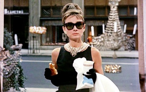 ecartelera's tweet photo. Hace 52 años se estrenaba en España #DesayunoConDiamantes con Audrey Hepburn https://t.co/SSGWVASNdq https://t.co/XmAZVkmqjp
