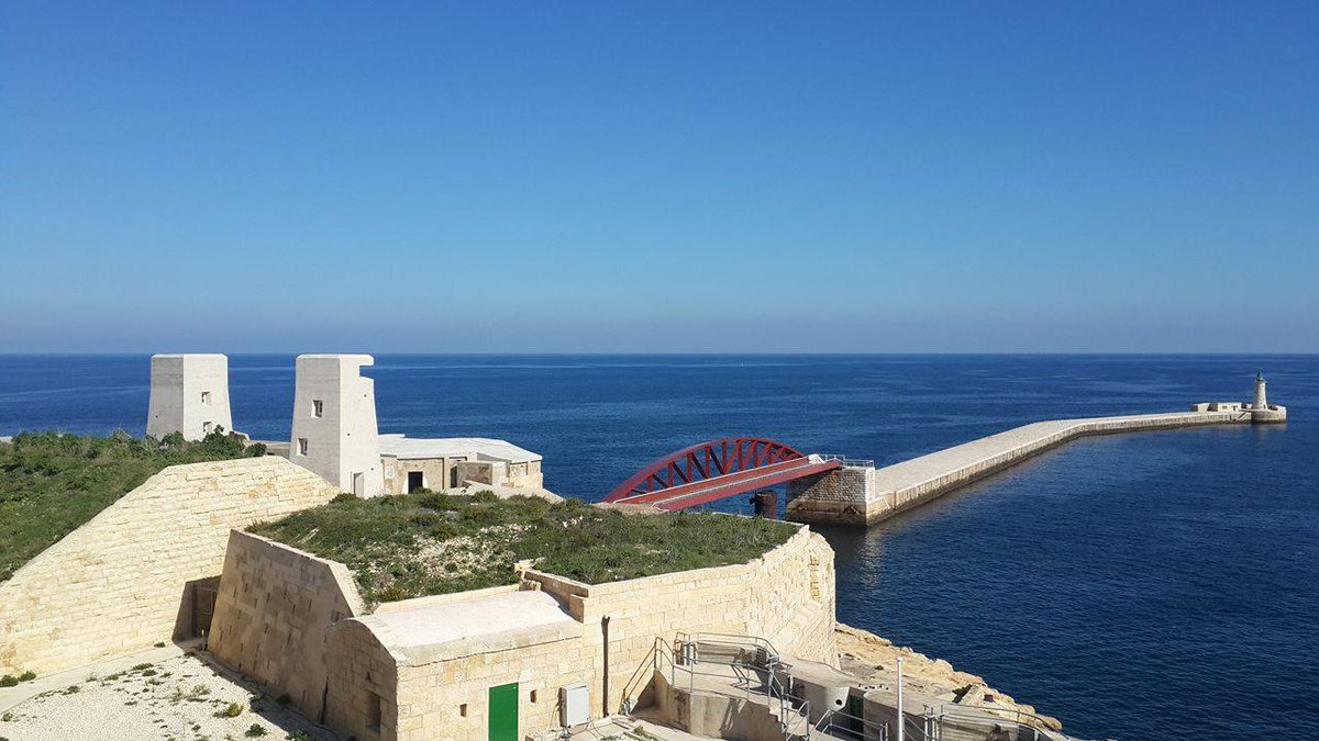 AirMalta's tweet photo. Winter in Malta? Sun's shining at 24°C! Live from Fort St.Elmo during Valletta Summit on Migration. Envying us?! https://t.co/AwNNcG4qX6