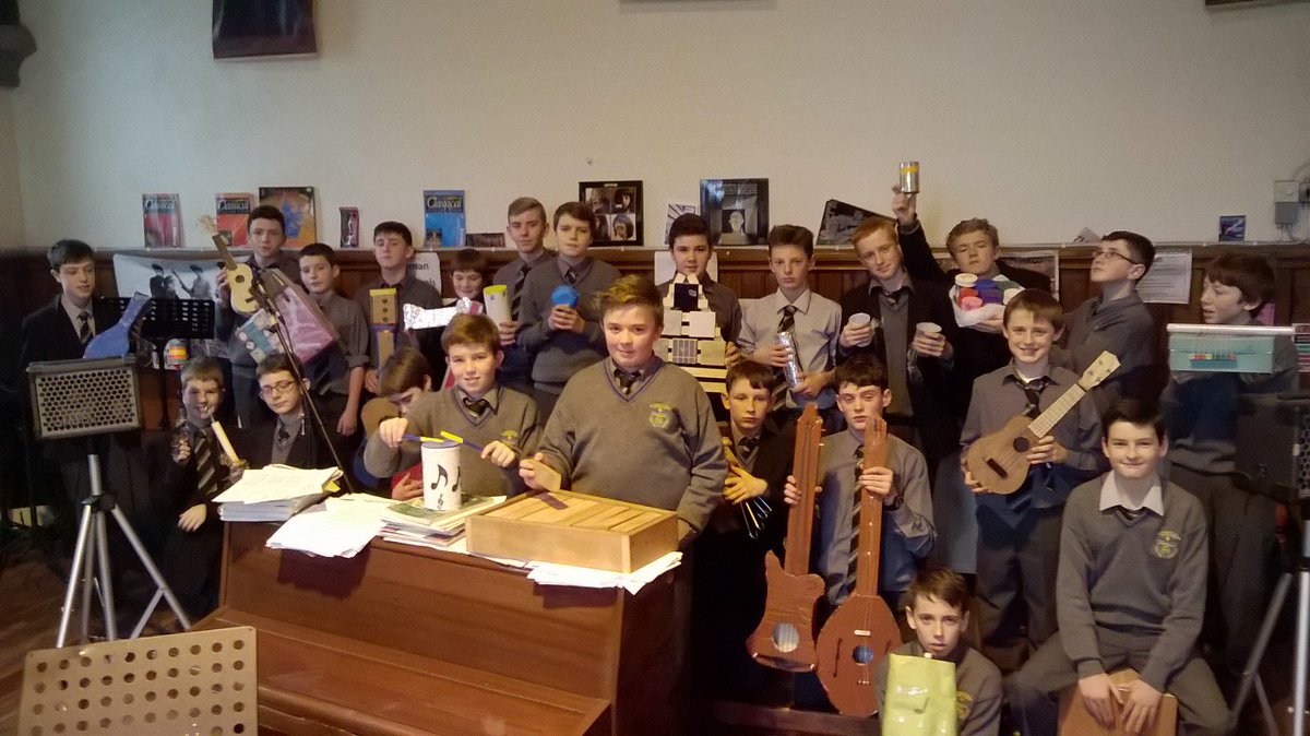 rococork's tweet photo. Our first years are making their own musical instruments today #rocomusic https://t.co/LGaDkWtNTc