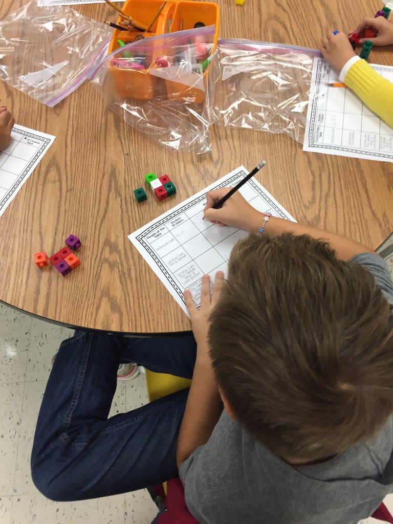Chaness_Grade3's tweet photo. Learning division using "The Doorbell Rang"! @ShakeragElem https://t.co/df1FaL7O9d