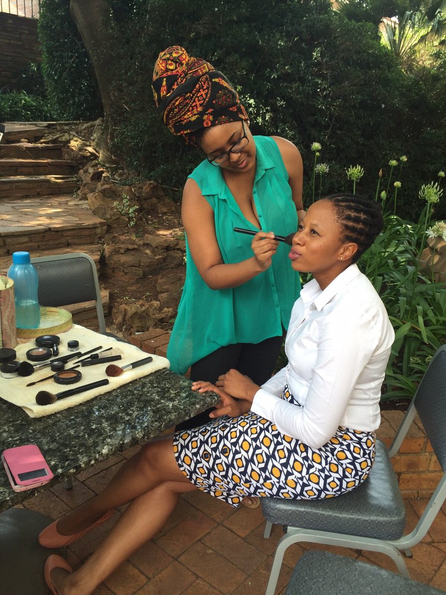 IAE_Joburg's tweet photo. Make up artist, @thatgypsylover, getting the ladies at SAB picture ready #PeroniActivation https://t.co/52xUrShp4i