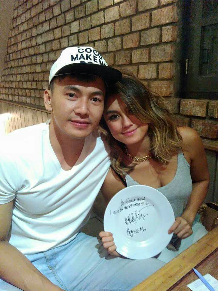 neyevas's tweet photo. Kalo diliat sekilas mirip @radityadika :')) https://t.co/1hwi0YcRc0