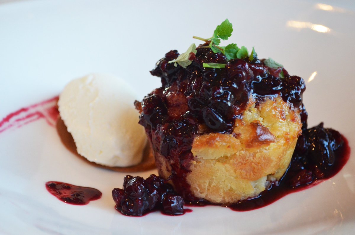 LIFE IS SHORT, EAT DESSERT FIRST. Zoals deze witte chocolade broodpudding #yummy #dessert #inoost