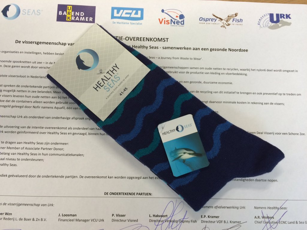 Op Urk met zes partijen intentie overeenkomst voor recycling getekend met Healthy Seas Oud netwerk wordt tot sokken