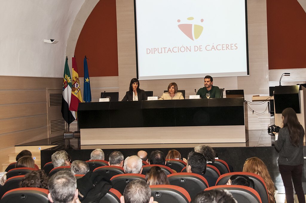 DiputacionCC's tweet photo. MASIVA AFLUENCIA AL ENCUENTRO CON LA #CULTURA LOCAL https://t.co/33KfFZs7gp https://t.co/JUNSXLoIns