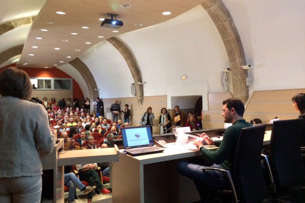 DiputacionCC's tweet photo. MASIVA AFLUENCIA AL ENCUENTRO CON LA #CULTURA LOCAL https://t.co/33KfFZs7gp https://t.co/JUNSXLoIns