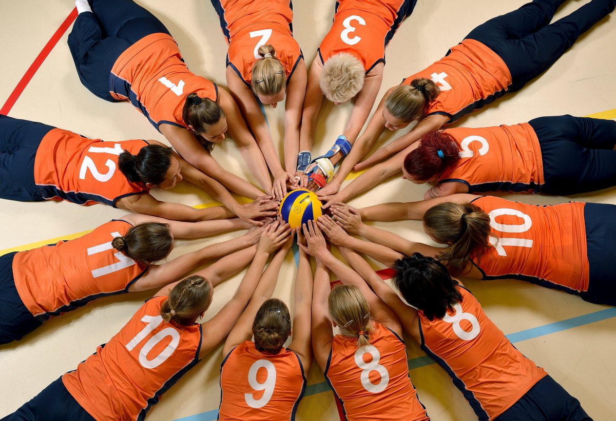 Oranje paravolleybalsters naar halve finale EK! volleybal.nl/nieuws/oranje-… #paravolleybal #zitvolleybal #sterkevrouwen