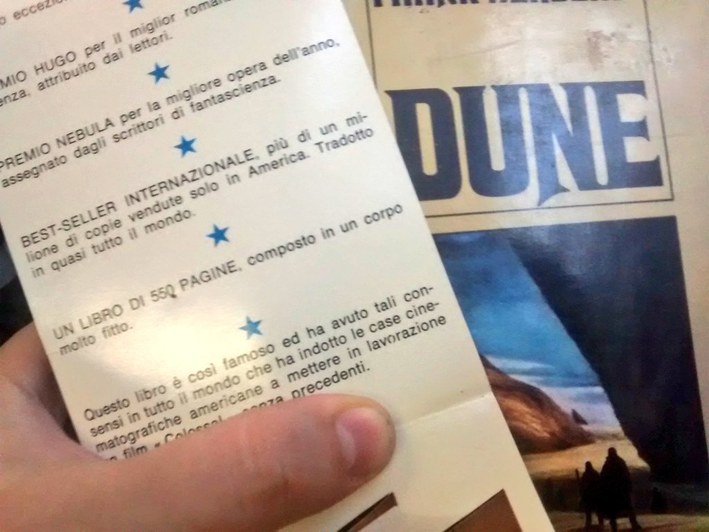 emasoffitto's tweet photo. "Un libro di 550 pagine, composto in un corpo molto fitto". #Dune #FrankHerbert #portanolana https://t.co/teHeb7xgrt