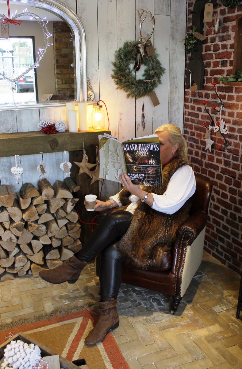 unionhouse01's tweet image. Come and try our cosy corner with a comfy #chair,fur throw and a complimentary #coffee #itsgettingcoldoutside