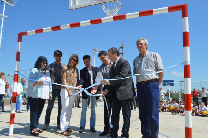 manifiestos's tweet photo. #Sunchales: Se inauguró el playón del nuevo Centro de Educación Física. https://t.co/NGuNB5TaWj https://t.co/jtJ6gXJ6L1