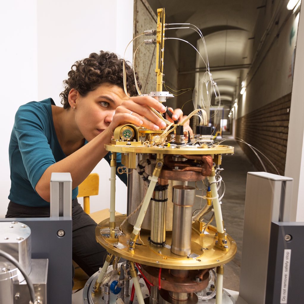 oeaw's tweet photo. Wiener #Quantenphysiker/innen weisen "spukhafte Fernwirkung" nach @oeaw @univienna https://t.co/EGJUkNCt5H https://t.co/HtnVvM8lqJ