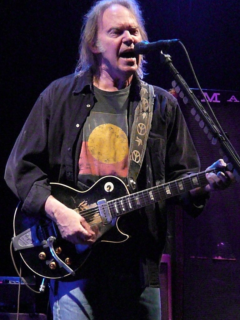 DaddarioandCo's tweet photo. Happy 70th #Birthday to the inimitable Neil Young. Just try &amp; pick on song that's your favorite #impossible https://t.co/mv4TF2LhWi