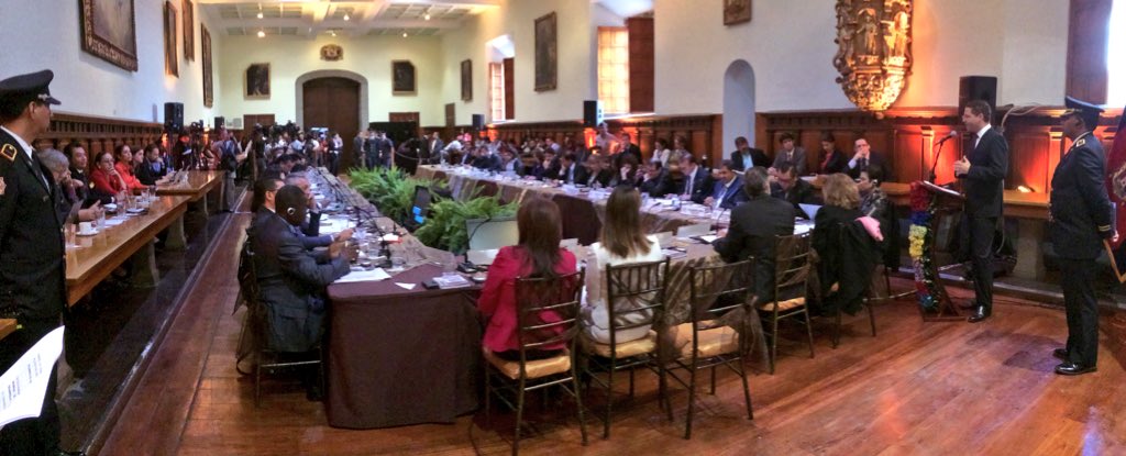 MauricioRodasEC's tweet photo. Los gobiernos locales tenemos el reto de hacer de nuestras ciudades, lugares donde se respete los derechos humanos https://t.co/PpLztD3iYG