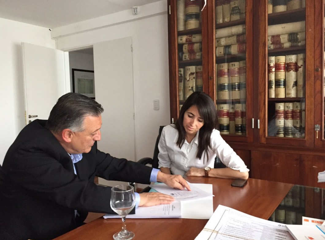 NoticiasLF1's tweet photo. @albertogelene gestionó 34 lotes para familias beneficiadas con #PROCEAR https://t.co/YocrDW5fIF https://t.co/kPZeZDj0vo
