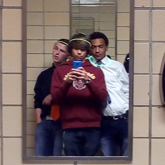 More pics at homecoming with squad #squad #squadgoals https://t.co/X4l5eMMDST<a href="/tag/squad"class="tags">#squad</a><a href="/tag/squadgoals"class="tags">#squadgoals</a>