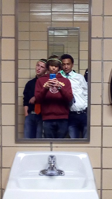 More pics at homecoming with squad #squad #squadgoals https://t.co/X4l5eMMDST<a href="/tag/squad"class="tags">#squad</a><a href="/tag/squadgoals"class="tags">#squadgoals</a>