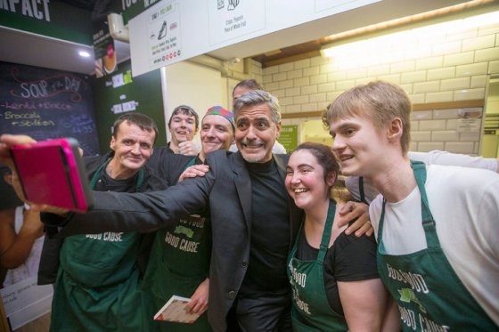 elespectador's tweet image. George Clooney visita un café que da empleo a indigentes

bit.ly/1QxHqdt