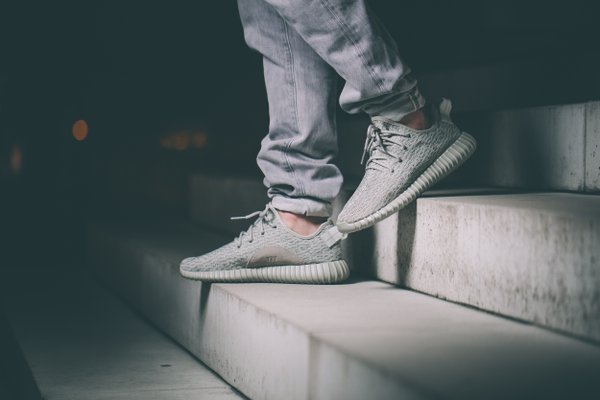 SOLELINKS's tweet photo. Keep checking our Adidas Yeezy 350 Boost ‘Moonrock’ Release Page for updates => https://t.co/WLN9E5pSgC https://t.co/gU540a2URR
