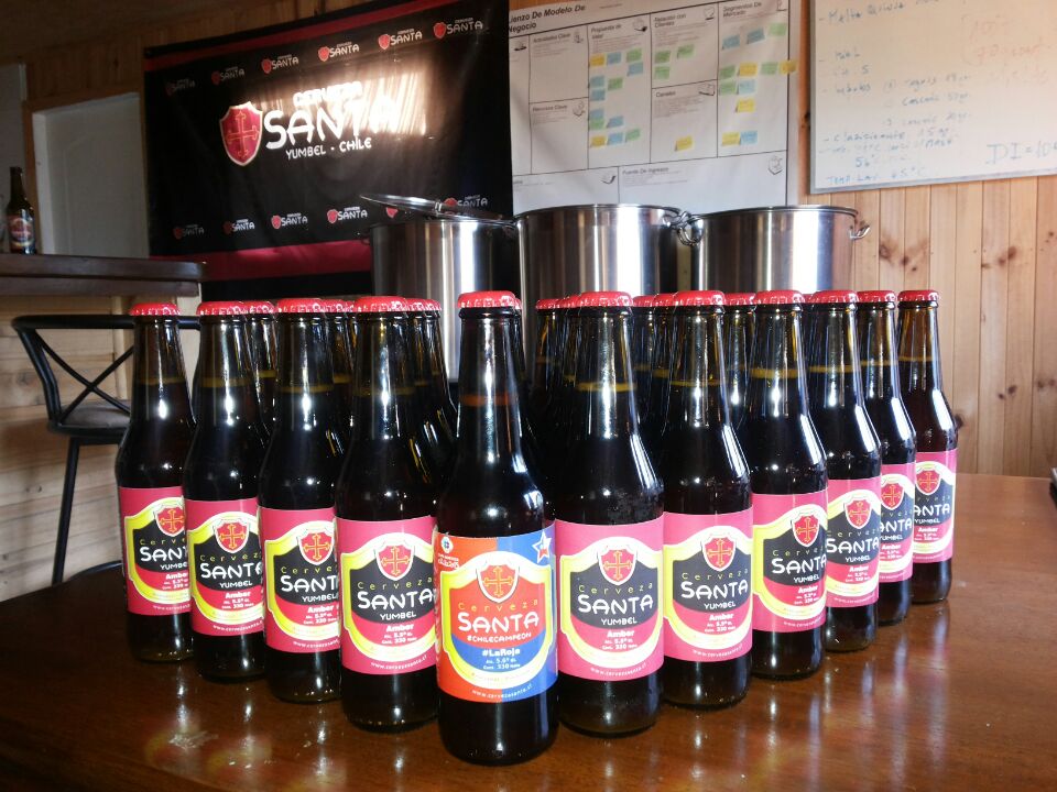cervezasanta's tweet photo. #CervezaSanta #LaRoja Bendita entre todas las #SantaAmber #ChileCampeon #Chile vs #Colombia #VamosChile #beer https://t.co/ADW0aIIBRq