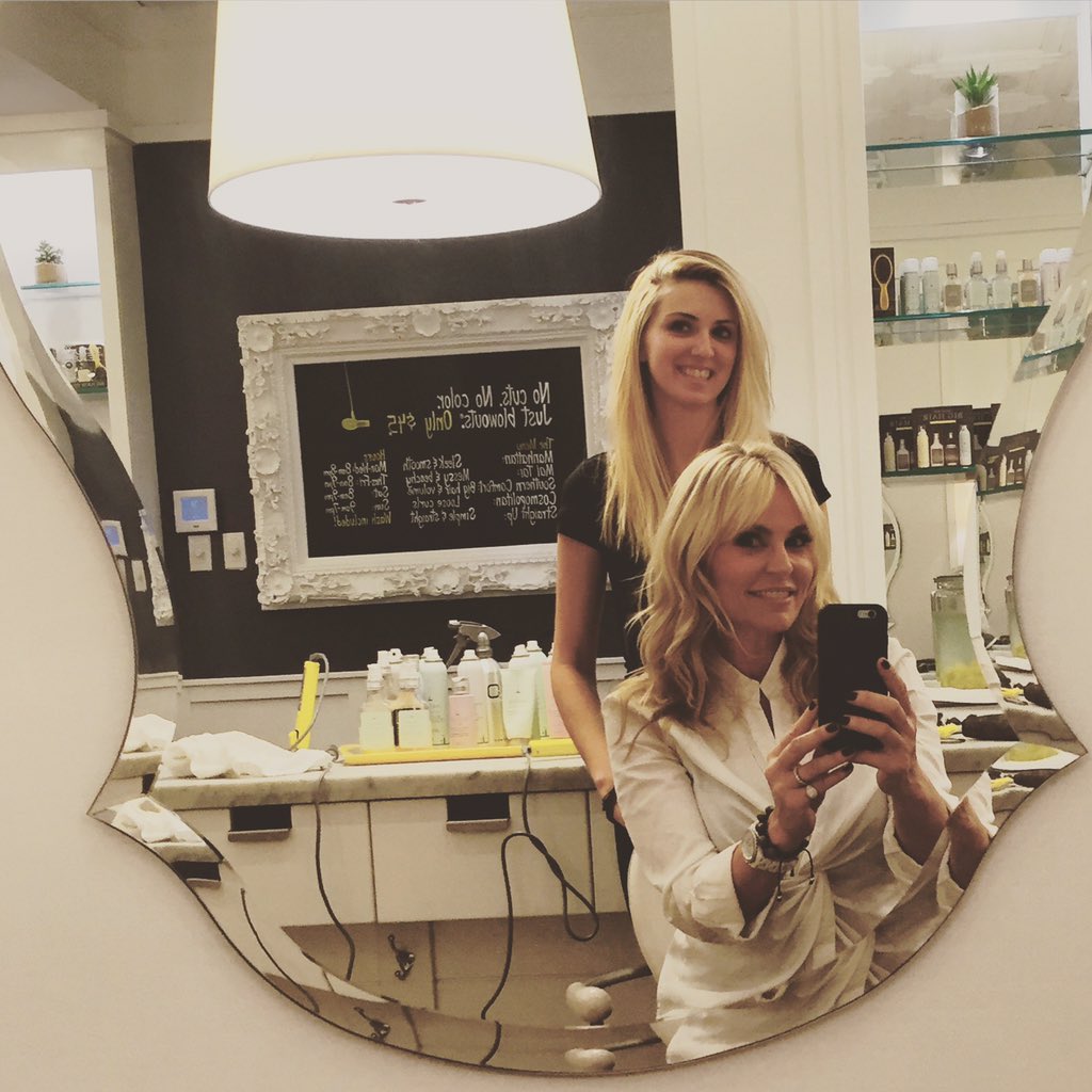 Corigoldfarb's tweet photo. Getting my hair did w/ @jennycage729 #myspirithairanimal For #safeathomefoundation benefit! 👩🏼💄👠 https://t.co/oNJyGbrR3y