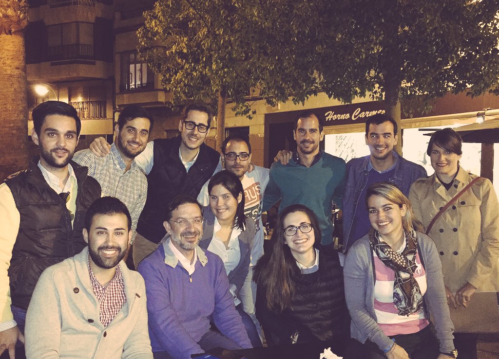 nnggelche's tweet photo. Los jóvenes de Nuevas Generaciones #Elche tomando una 🍺 con nuestro amigo y candidato @almartp !! 👏👏 https://t.co/XBI76TtkxB