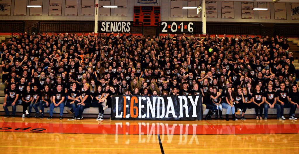 SENIORSBHS2016's tweet photo. I'd like to show off our legendary Seniors, Class of 2016📷🐾. https://t.co/FsGwsjXUSo