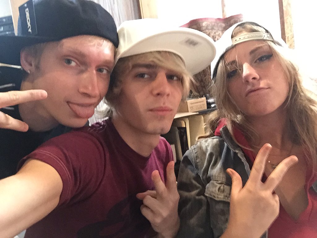 KyleRossXXX's tweet photo. Thuggin with my homies ๐ซ๐ฅ๐ฃ https://t.co/2wbss2CJgA