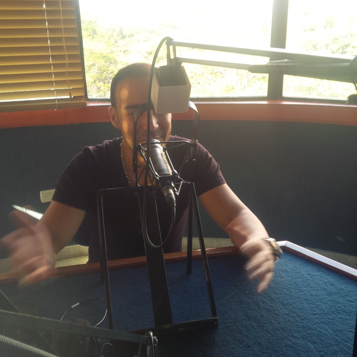 premium1011's tweet photo. Sigue con nosotros @jmartinmundial en @premium1011 en una súper entrevista! Ahora en vivo https://t.co/ixShBPpA21