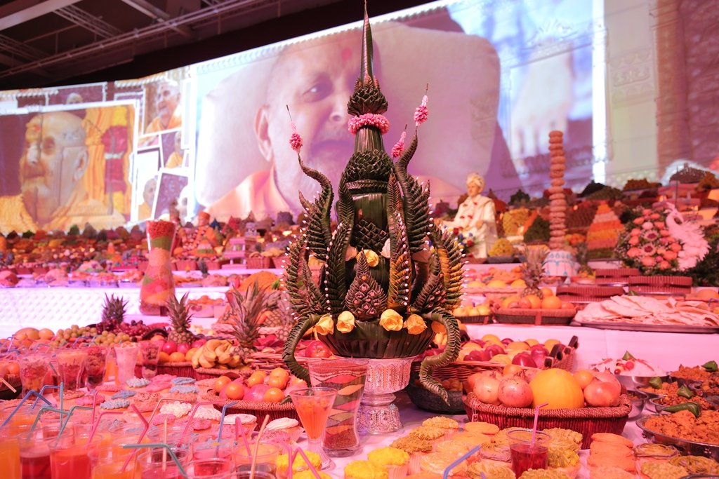 NeasdenTemple's tweet image. The beautiful #neasdendiwali #Annakut - where culinary skills and art combine with devotion