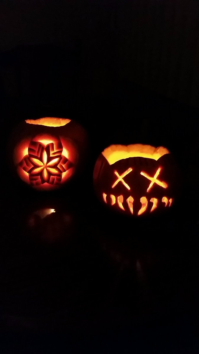 Jeraco_09's tweet photo. Carving Pumpkins https://t.co/PzDYqny3vU