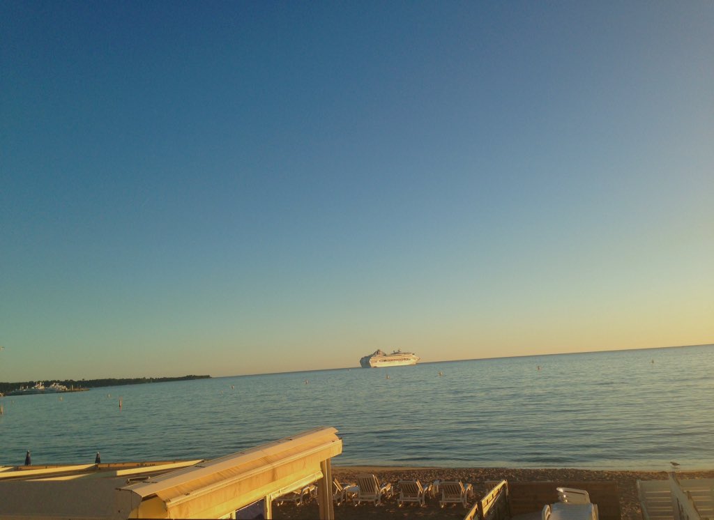 FLOVIAVIC's tweet photo. Un automne qui ressemble au printemps ☀️ https://t.co/upmpLmmd4m