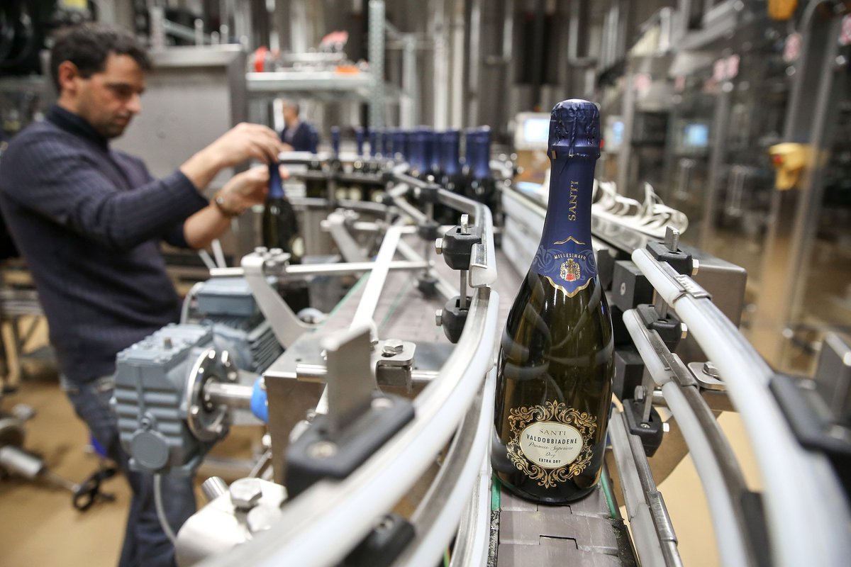 business's tweet photo. Take a tour of an Italian winery as they prepare their Prosecco harvest https://t.co/cex2FQlE2y https://t.co/JIvqnVMqfF