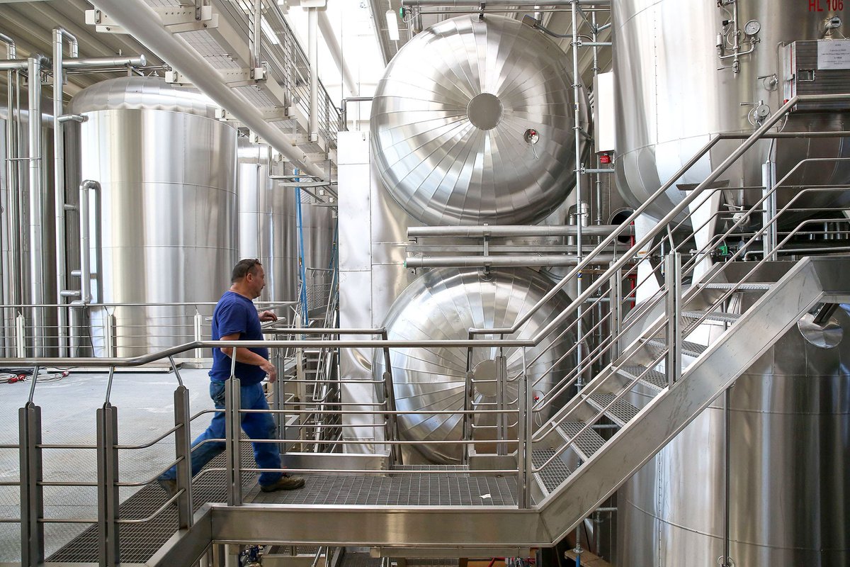 business's tweet photo. Take a tour of an Italian winery as they prepare their Prosecco harvest https://t.co/cex2FQlE2y https://t.co/JIvqnVMqfF