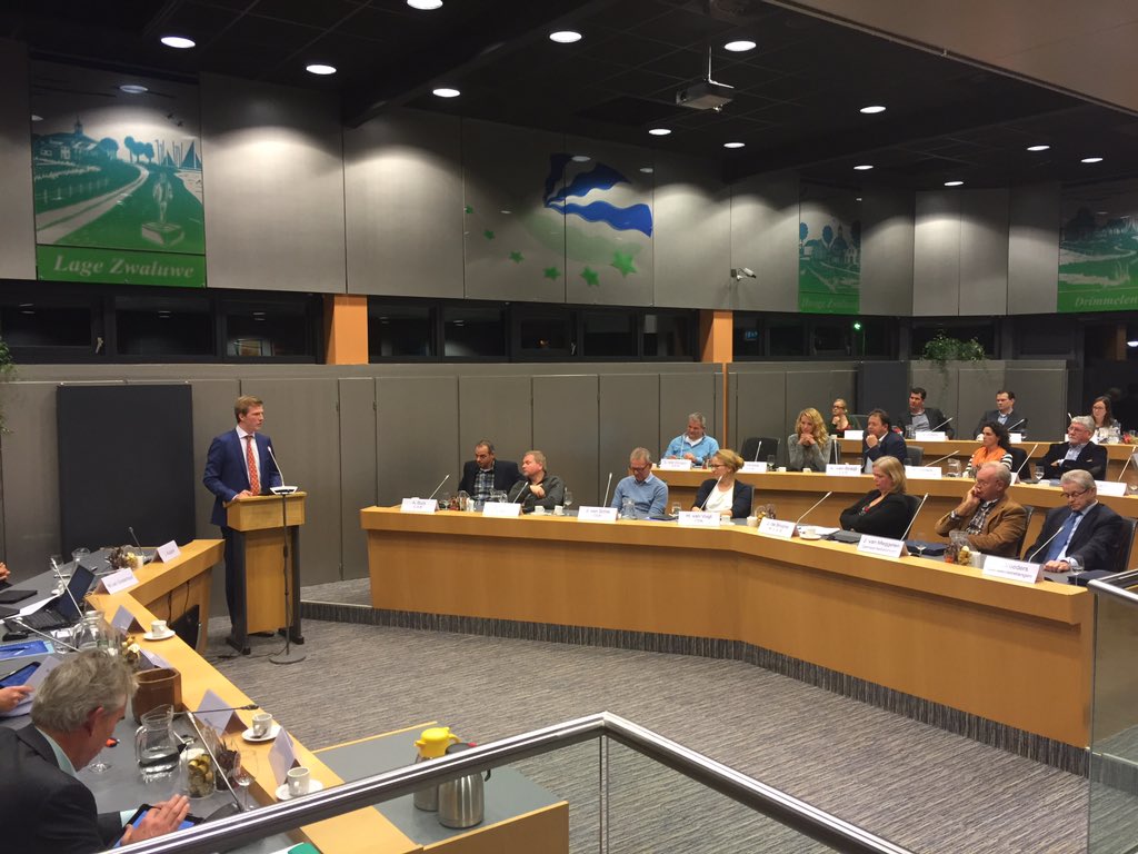 Lovende woorden voor de inzet van John ook namens <a href="/vvddrimmelen/">vvd drimmelen</a> <a href="/VVD/">VVD</a>