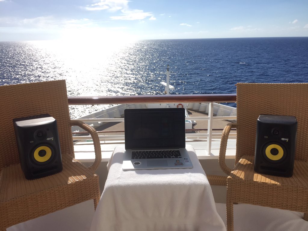 martinsolveig tweet picture
