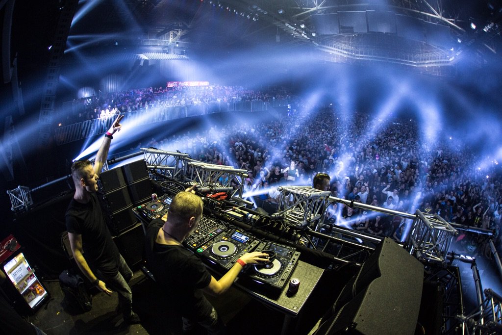 max_enforcer's tweet photo. ๐ Having fun with @djcoone at Bassleader! #goodtimes #LOVExHATE https://t.co/fwWsLdDpoC