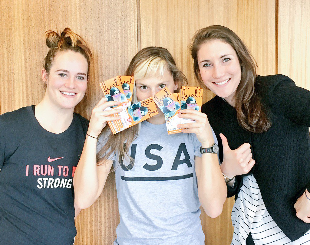 anastasure's tweet photo. The sweetest member of Team USA #schaatsen @sugarmotion has her ticket! Do you? Sunday at 7pm! Get your tickets! https://t.co/aRq8NLypsF