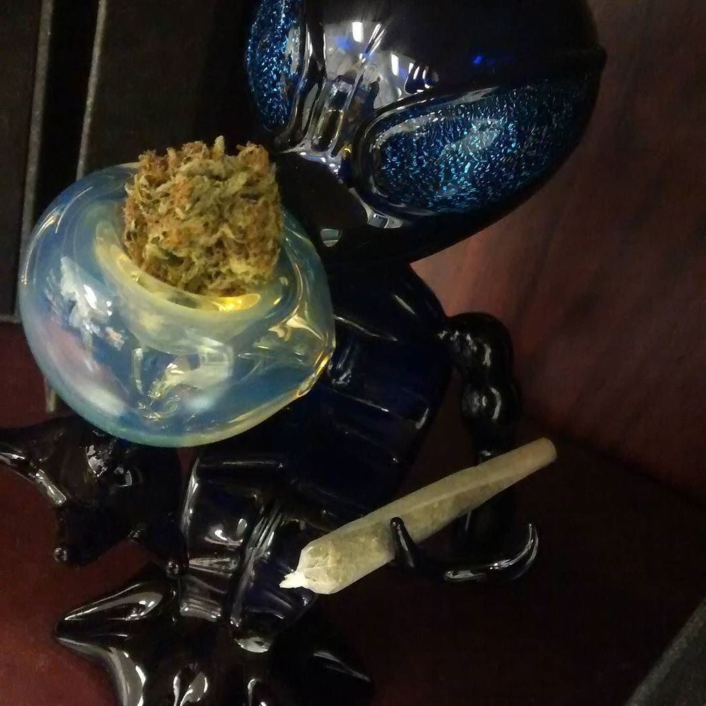 karunameds's tweet photo. This batch of Deathstar Is from another planet! #canadianstoners #canadiandabbers #cloudso… https://t.co/1FrneC4OIi https://t.co/grJ0rBS6PD
