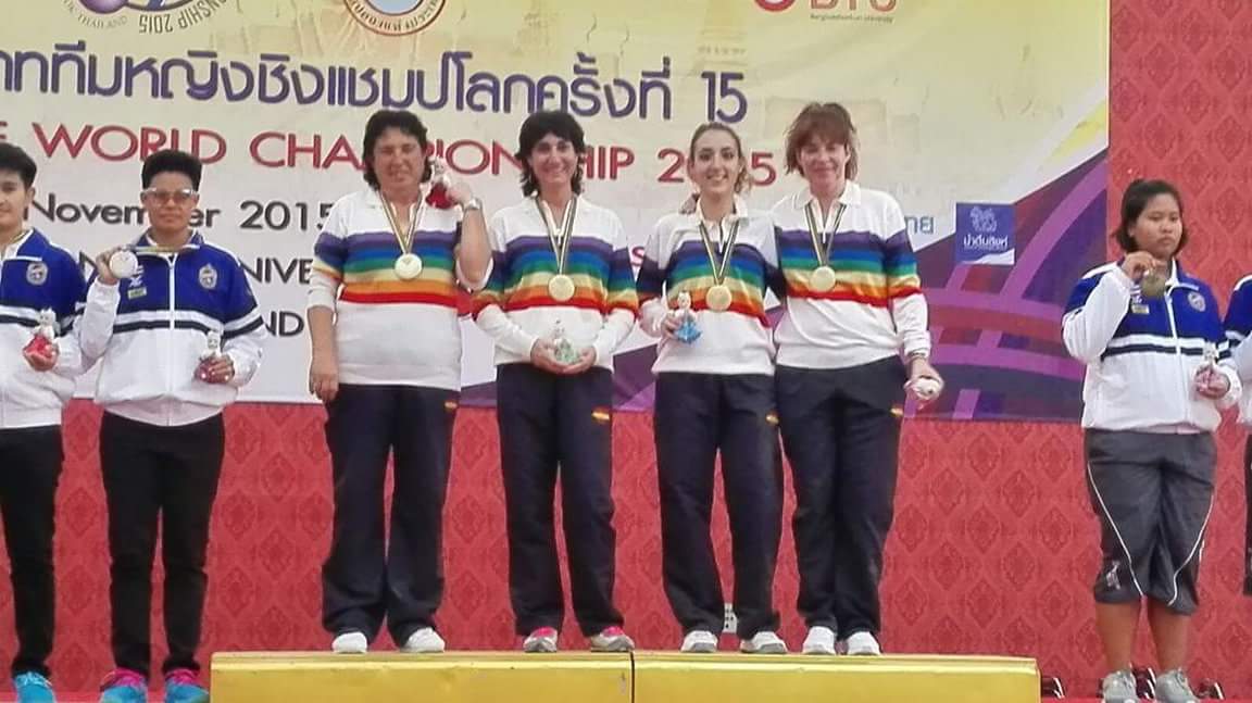 RT ESPAÑA CAMPEONAS DEL MUNDO <a href="/Atleti/">Atlético de Madrid</a> <a href="/AtletiFeminas/">En: @AtletiFemenino</a> con la Atlética <a href="/yolamatarranz/">Yolanda Matarranz</a>  Se merece el saque de honor !!