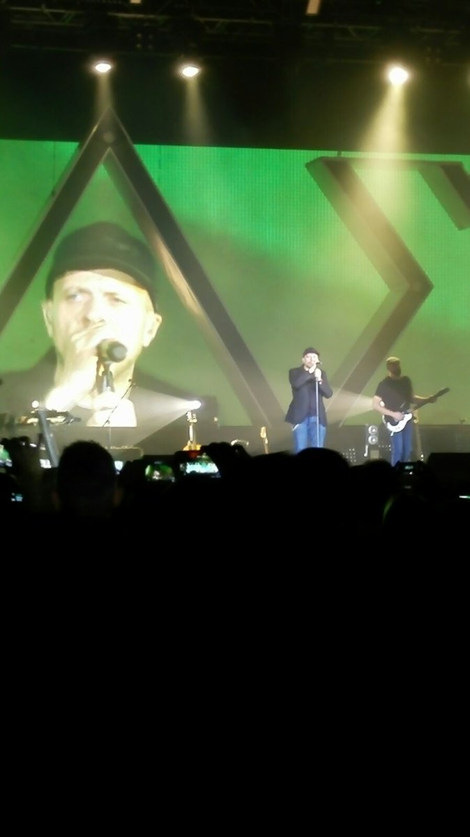 Meno3vso's tweet photo. #MaxTourLive2015 #seiunmito https://t.co/erefYM6PxC