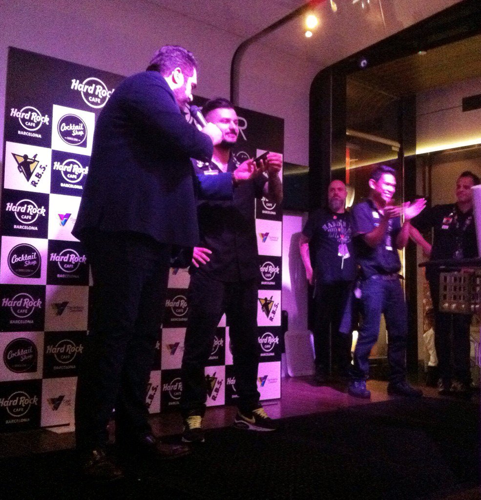 LosFoodistas's tweet photo. Fabio vencedor de #BAROCKER2015 en @HRCBarcelona recibe premio #BartendersPhilosophy #bartender https://t.co/Xb8bsqw8iH