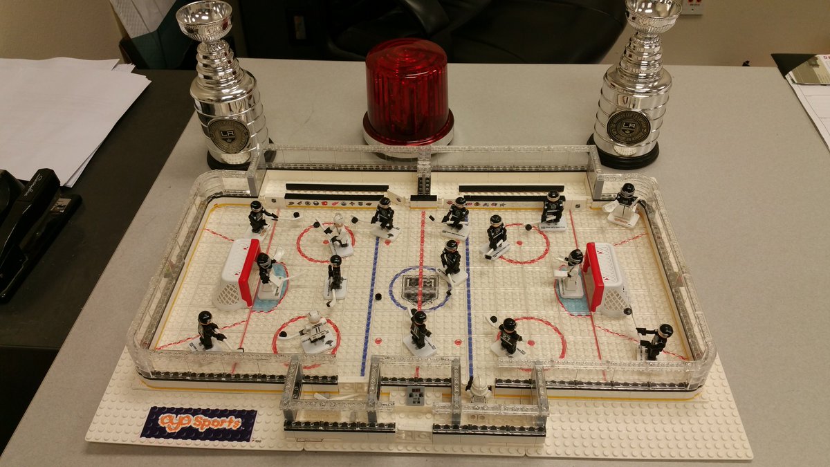 mchavez32's tweet photo. I love my new NHL Gametime Hockey Rink!! Thanks OYO #PLAYLIKEAPRO https://t.co/6wM5qv1FQI