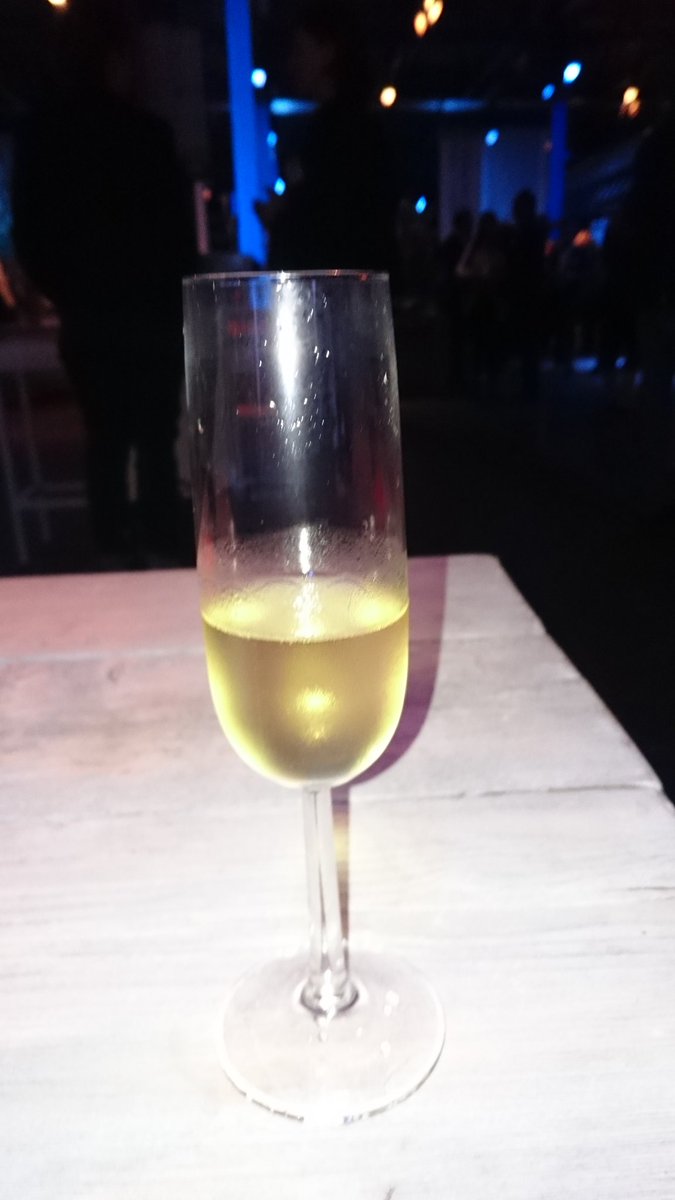 desireeldwks's tweet photo. Cheers op een inspirerend congres! #commgres15 https://t.co/VQhkiWilu4