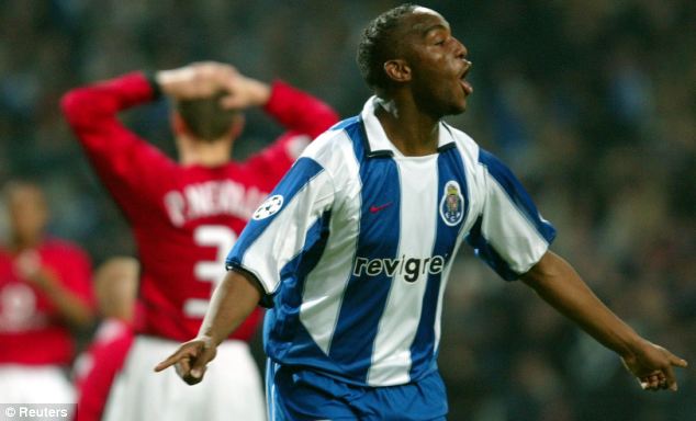 \"Hey, Benni McCarthy, Faz um golo, lá lá lá lá\" Happy Birthday   