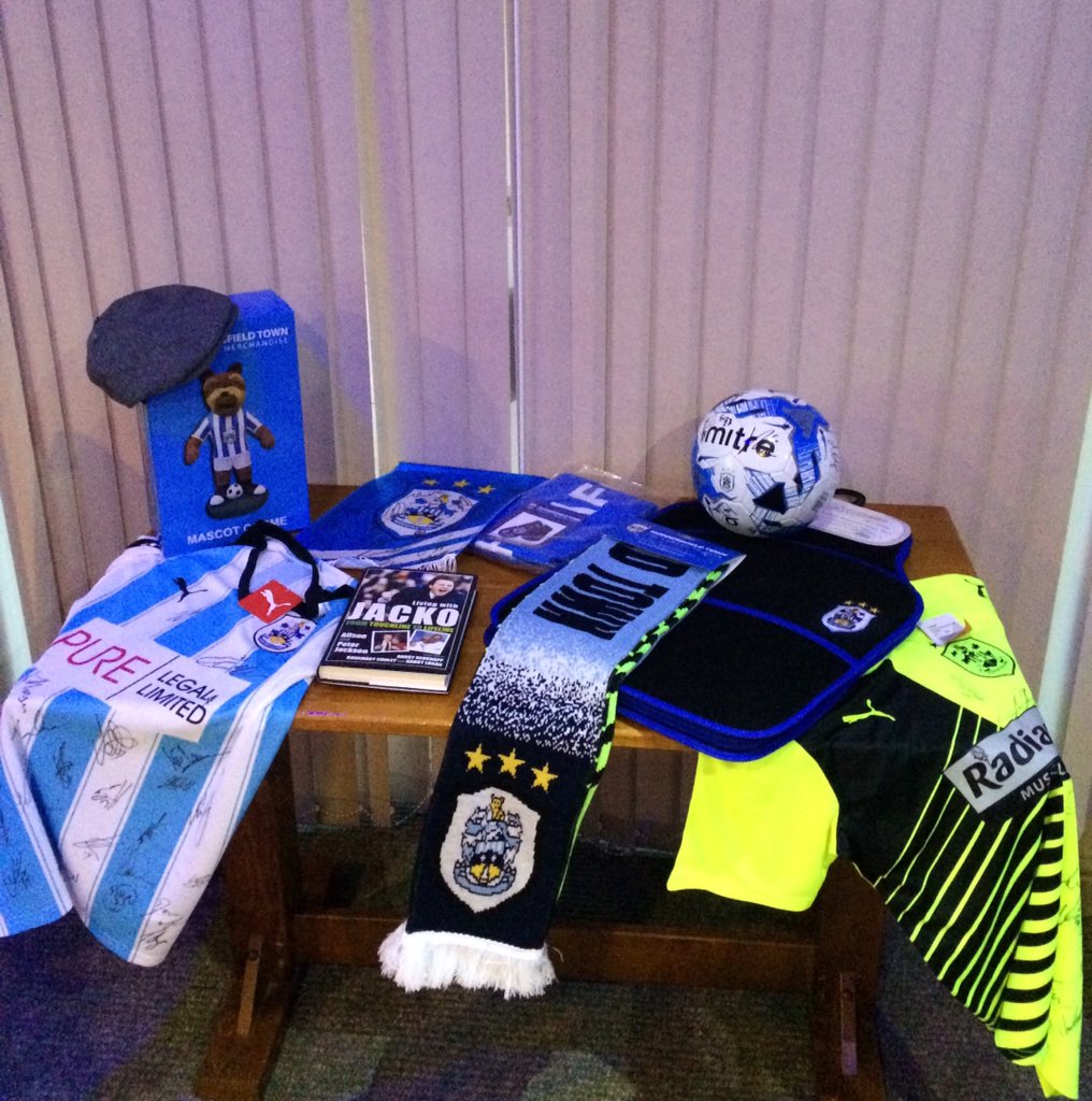 htafc's tweet photo. Our Promotion's Department are setting up ready for tonight's big £20,000 giveaway! #BWFDraw #MrAndMrs https://t.co/9LLODWIGzm