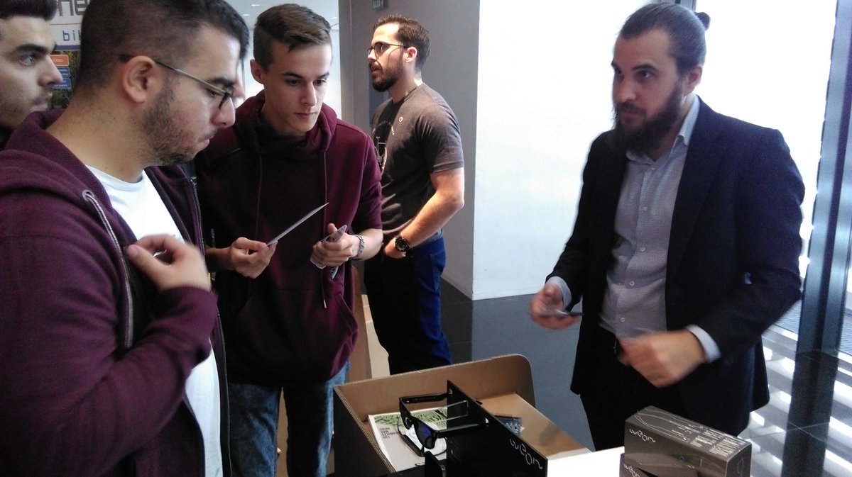 nauinnovacioumh's tweet photo. Aquí tienes algunas imágenes de los compañeros de @ConectaBike @weonglasses y #InsectSide en Focus Pyme Innova https://t.co/p9R0GwtODD