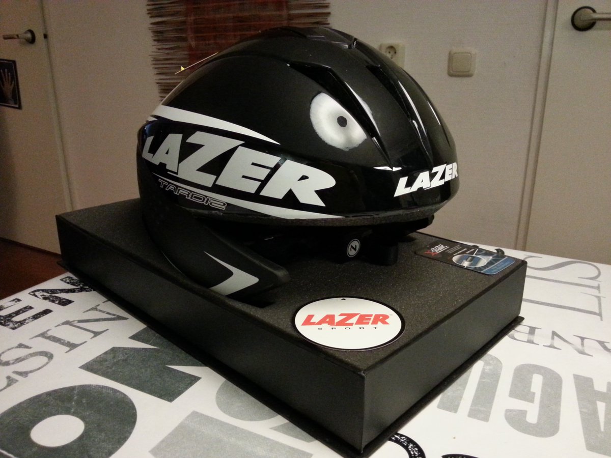 martjeswartje's tweet photo. super service van @lazerhelmets !! Na 2 jaar #rollsys kabeltjes gebroken... gratis nieuwe helm !!! #toppers #Lazer https://t.co/5ZYcwDN8gr