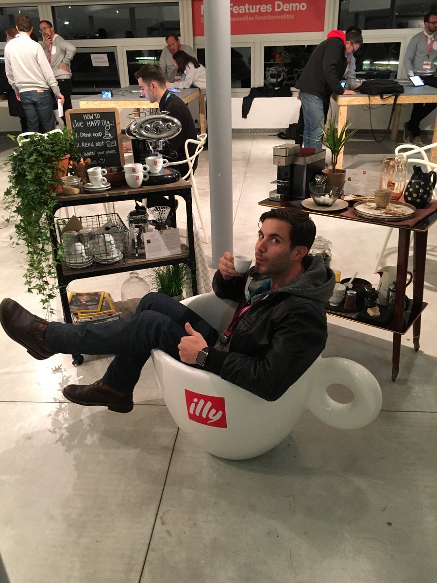 amiadsoto's tweet photo. Drinking coffee while working #illyatAO https://t.co/wDmJPcQUWE